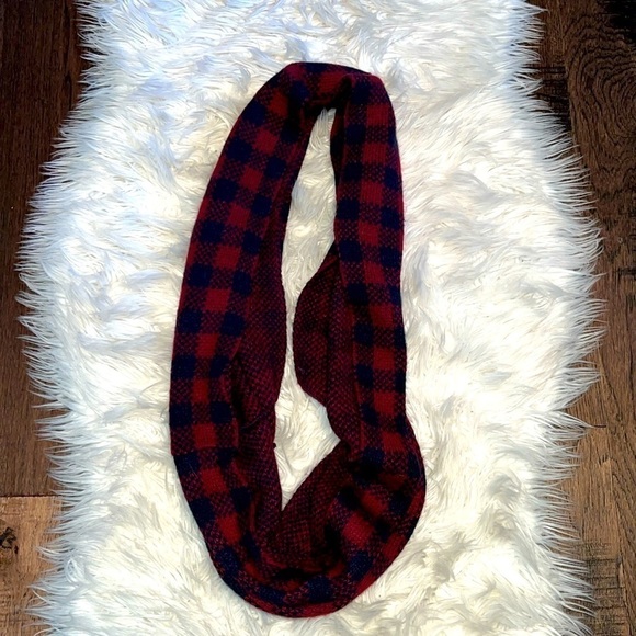 Express Accessories - Stylish Buffalo Check Infinity Scarf
